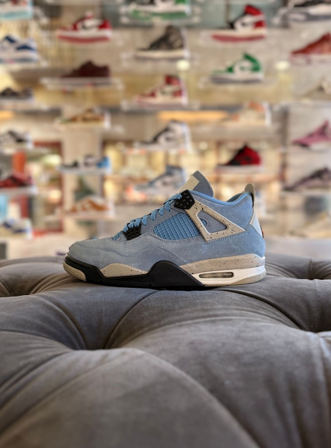 Air Jordan 4 Retro University Blue - Sneakers Usate | ResellZone