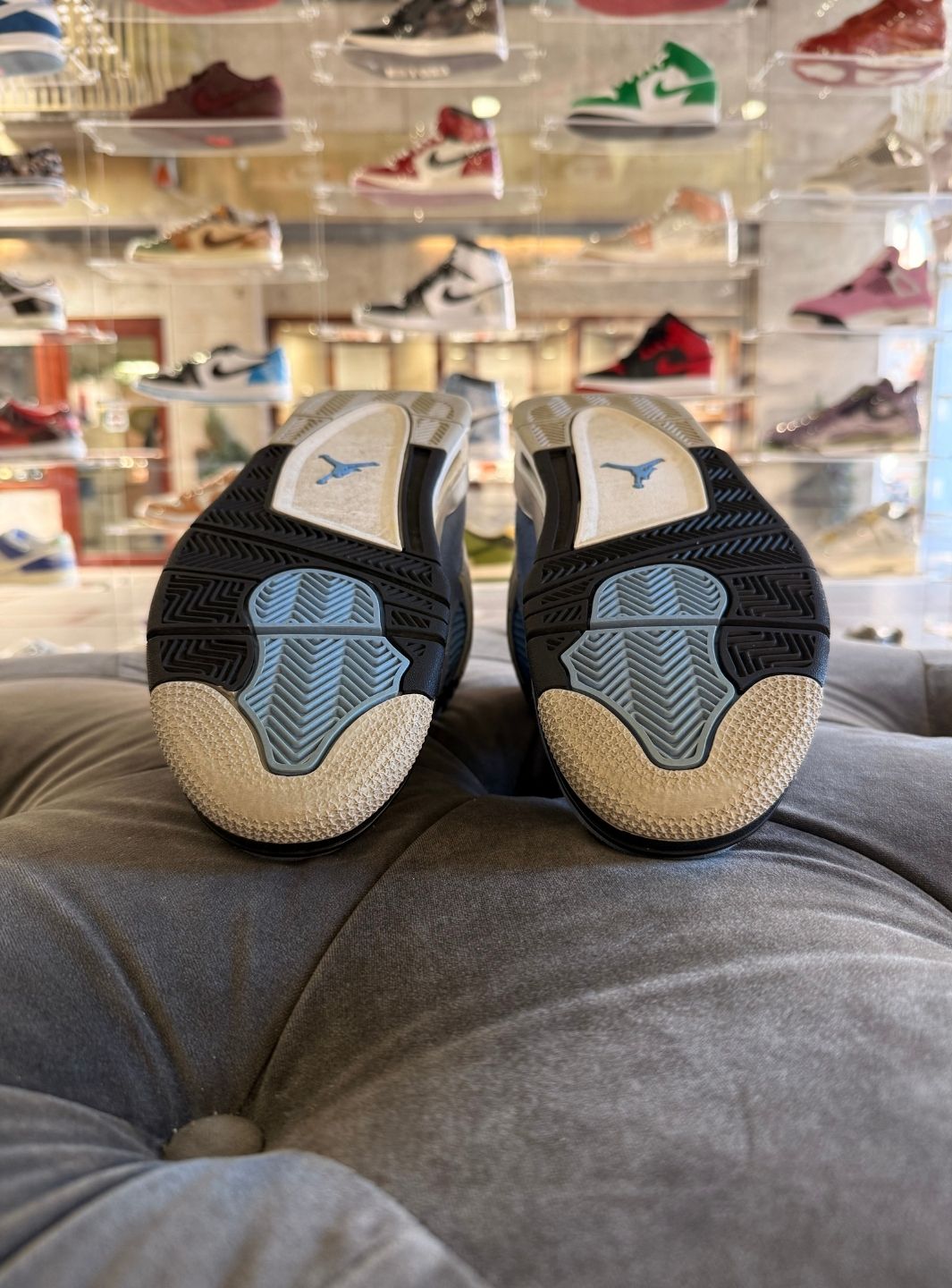 Air Jordan 4 Retro University Blue - Sneakers Usate | ResellZone