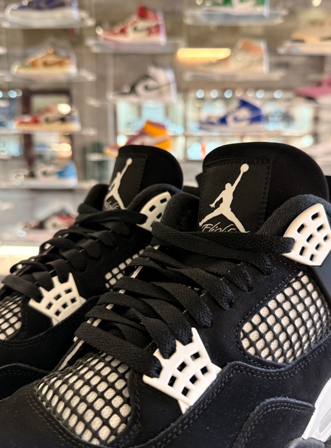 Air Jordan 4 Retro White Thunder - Sneakers Usate | ResellZone