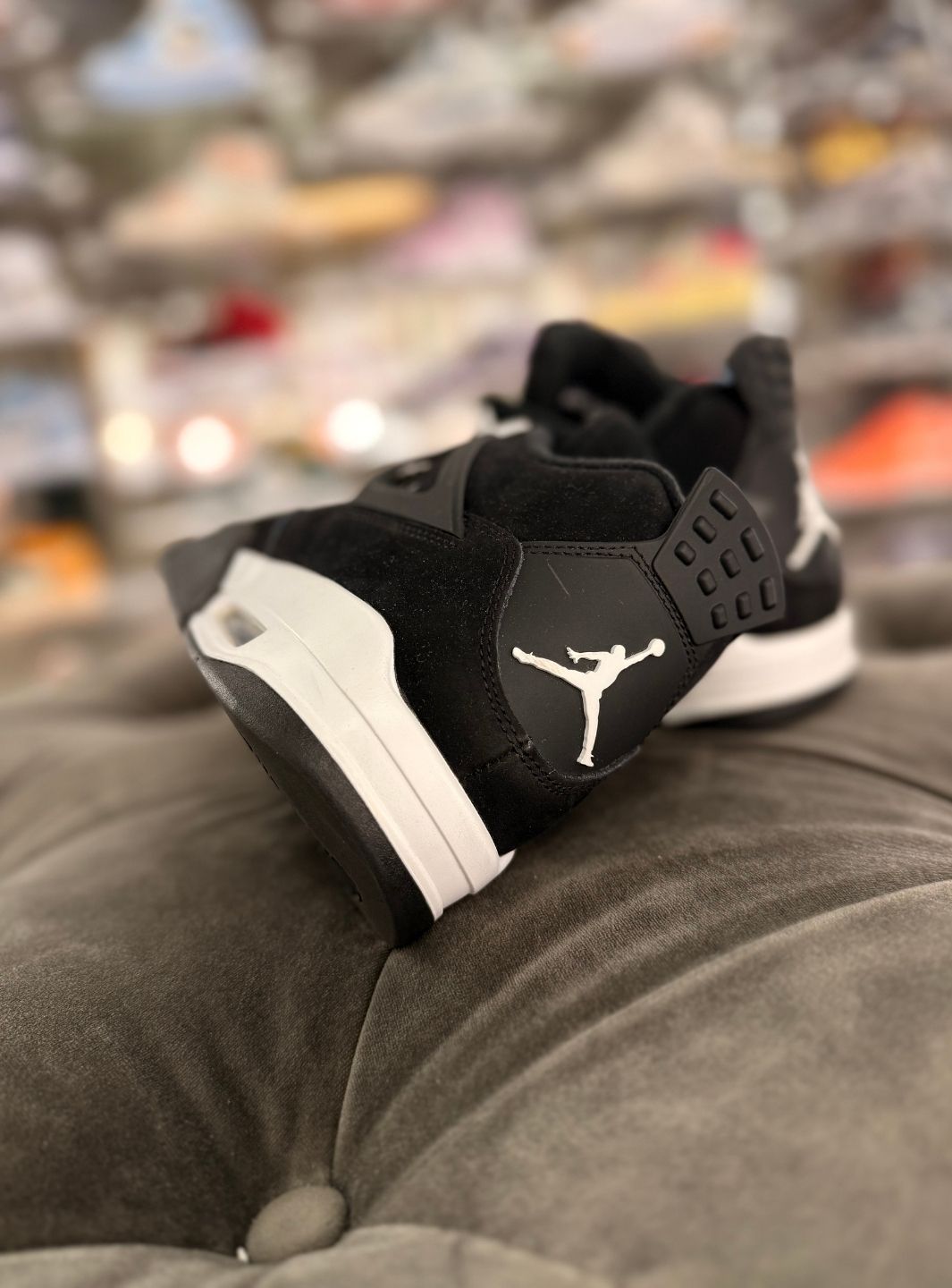 Air Jordan 4 Retro White Thunder - Sneakers Usate | ResellZone