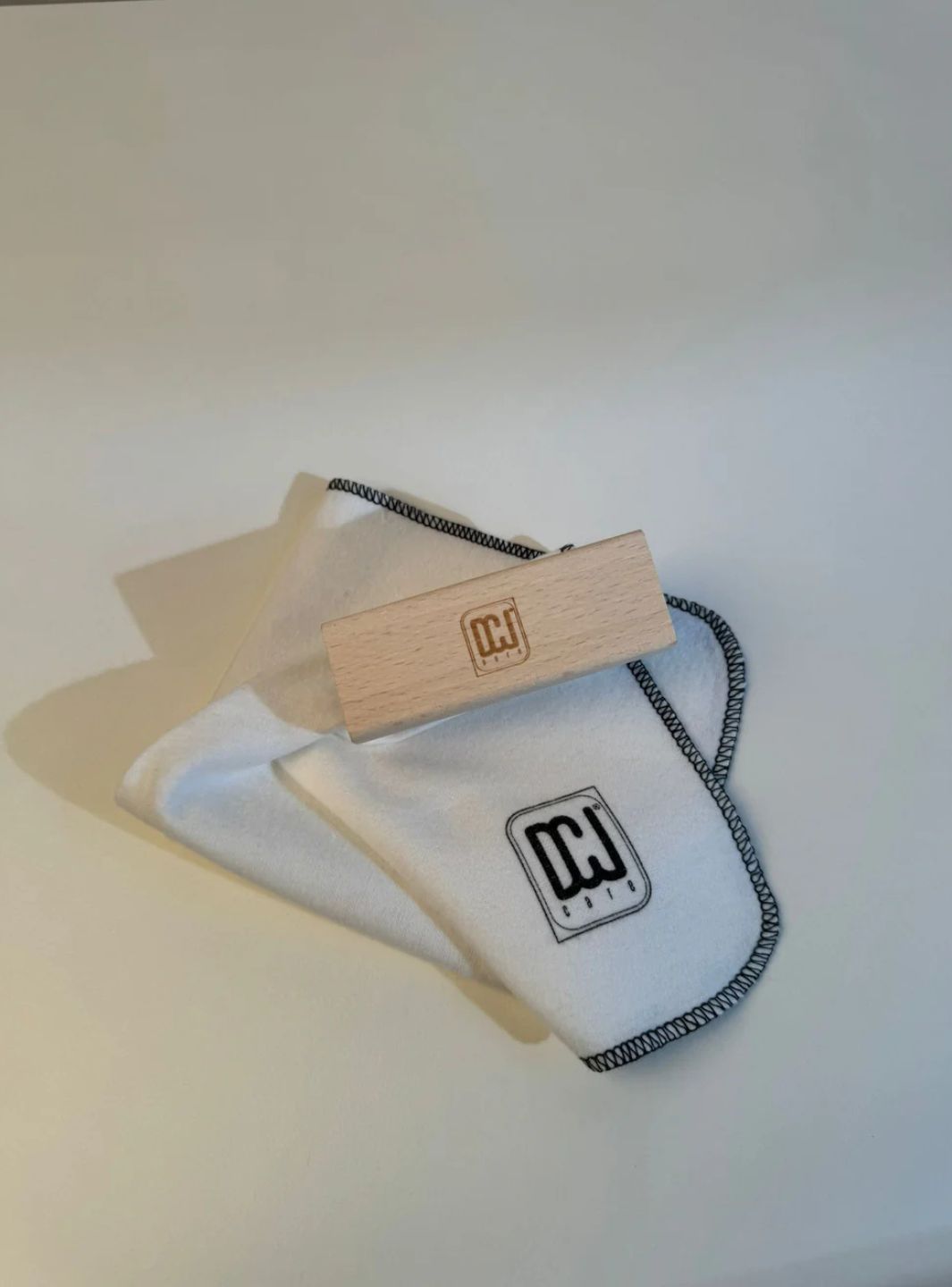 DCJ Care Spazzola Multiuso e Panno | ResellZone