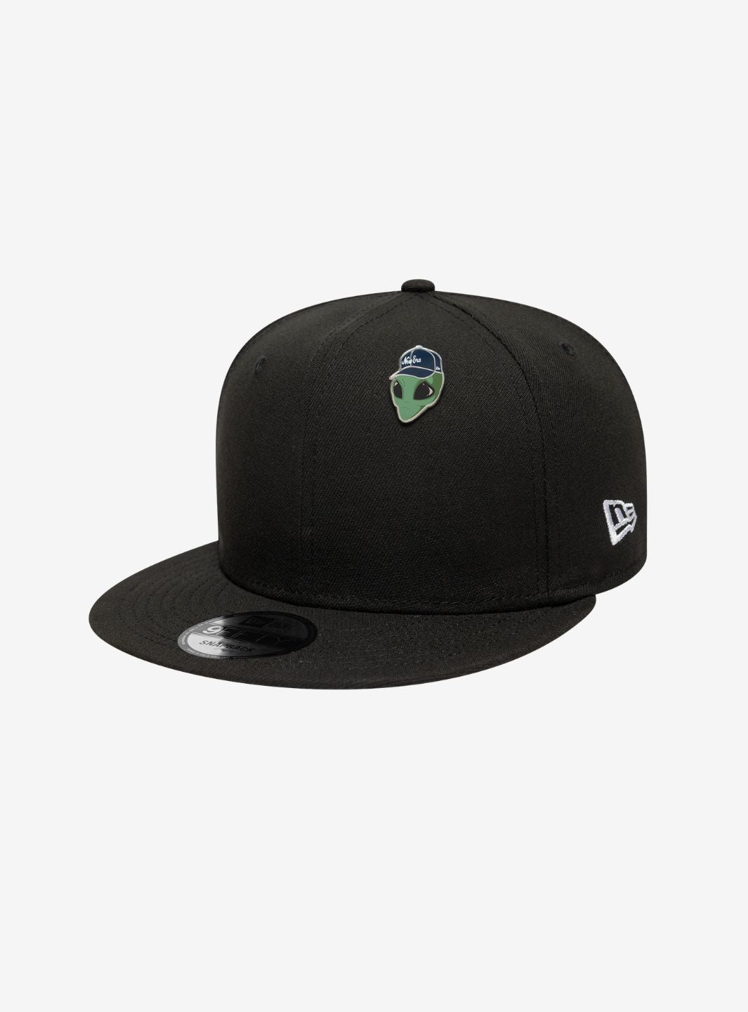 New Era Alien Black Pin Badge - 60758542 | ResellZone