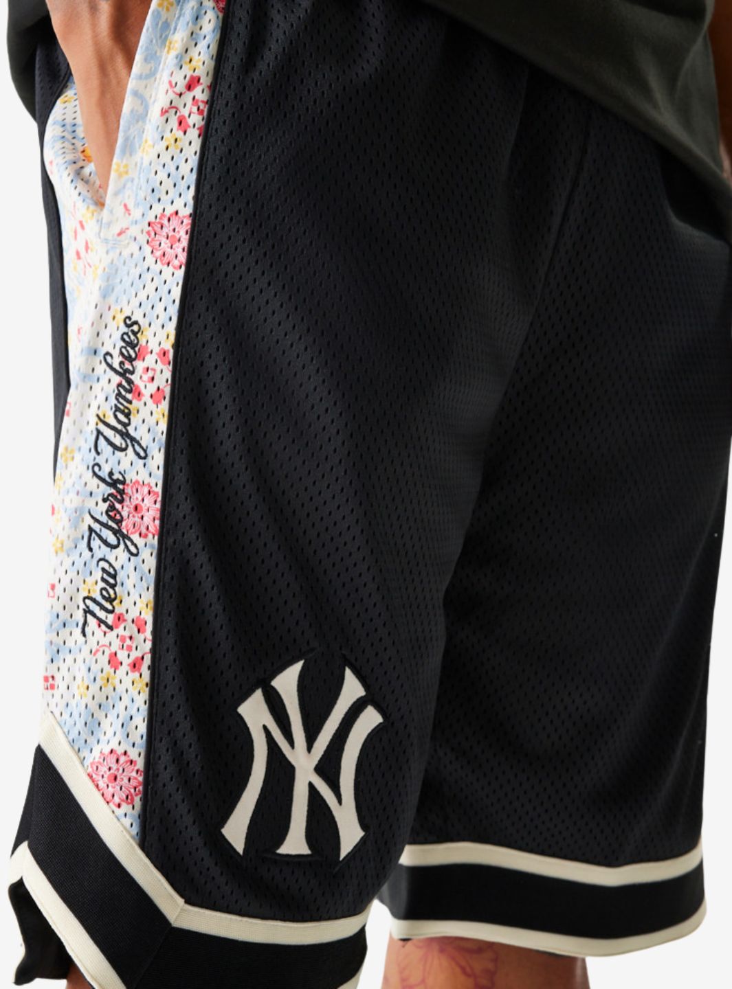 New Era New York Yankees MLB Infill Black Mesh Shorts - 60667831 | ResellZone