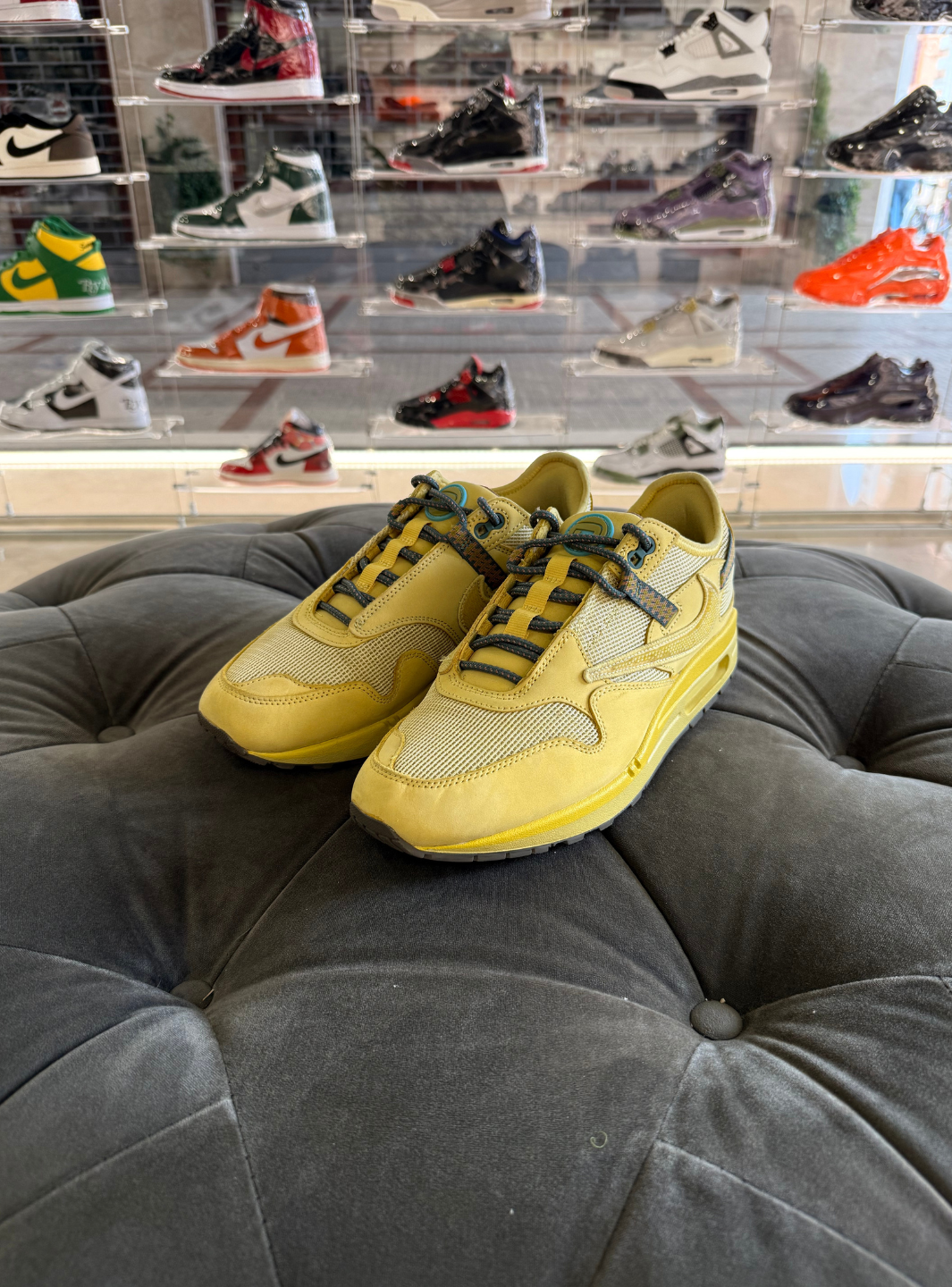 Nike Air Max 1 Travis Scott Cactus Jack Saturn Gold - Sneakers Usate | ResellZone