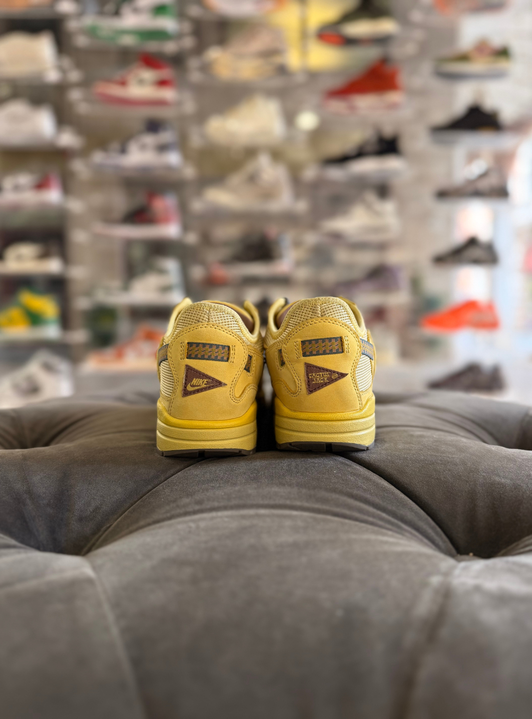 Nike Air Max 1 Travis Scott Cactus Jack Saturn Gold - Sneakers Usate | ResellZone