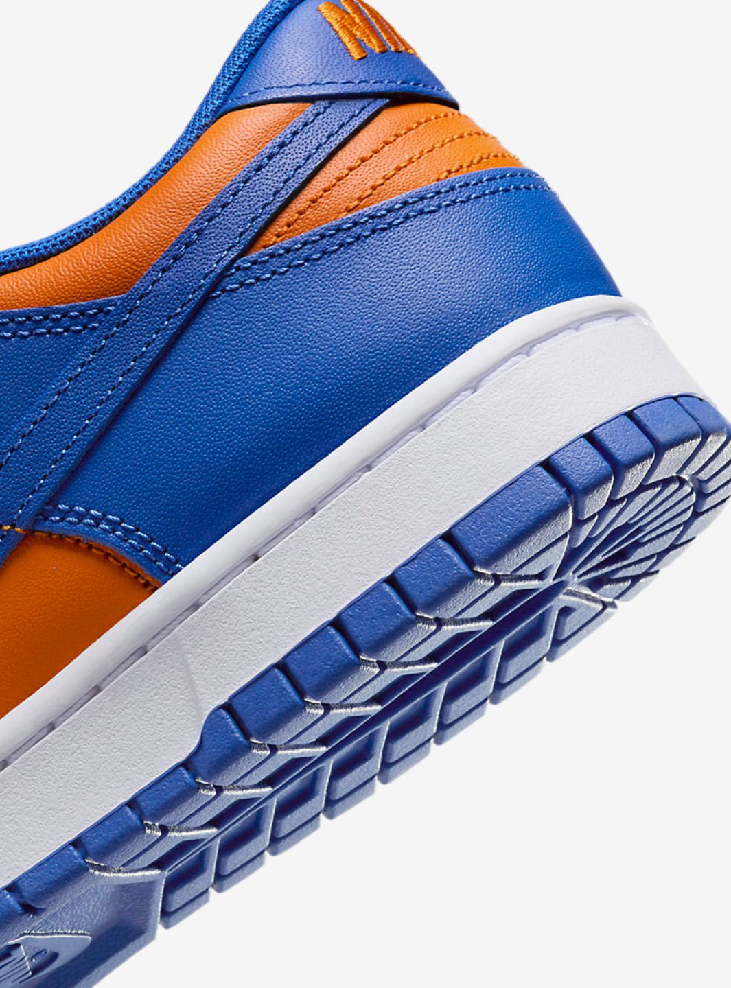 Nike Dunk Low Knicks - DV0833-800 | ResellZone