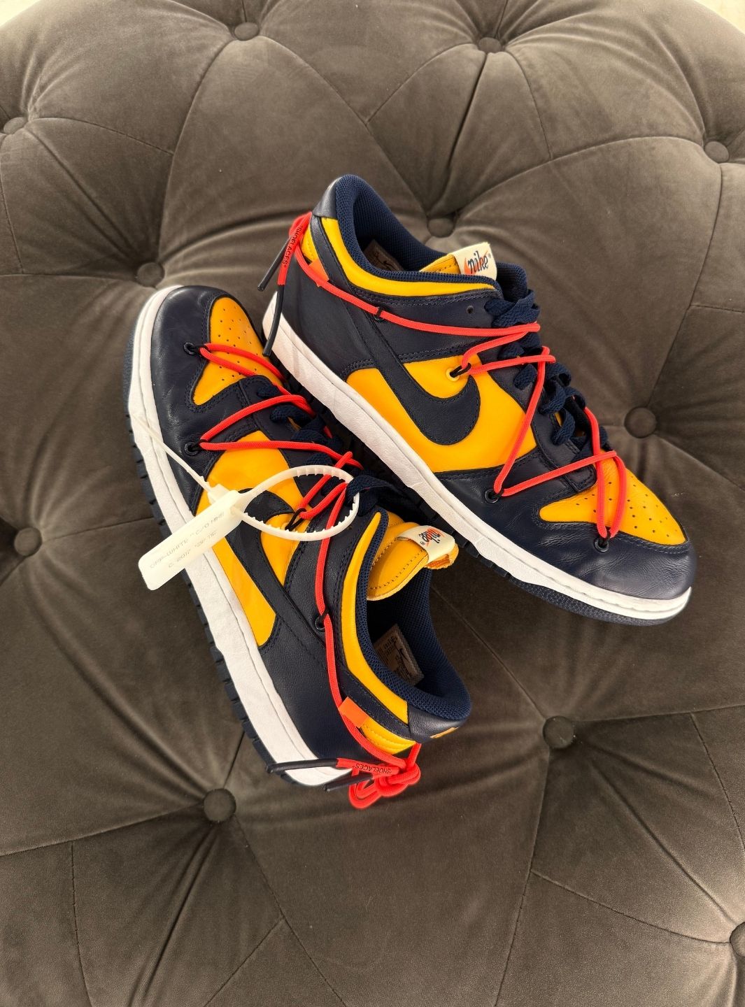 Nike Dunk Low Off-White University Gold Michigan - Sneakers Usate | ResellZone