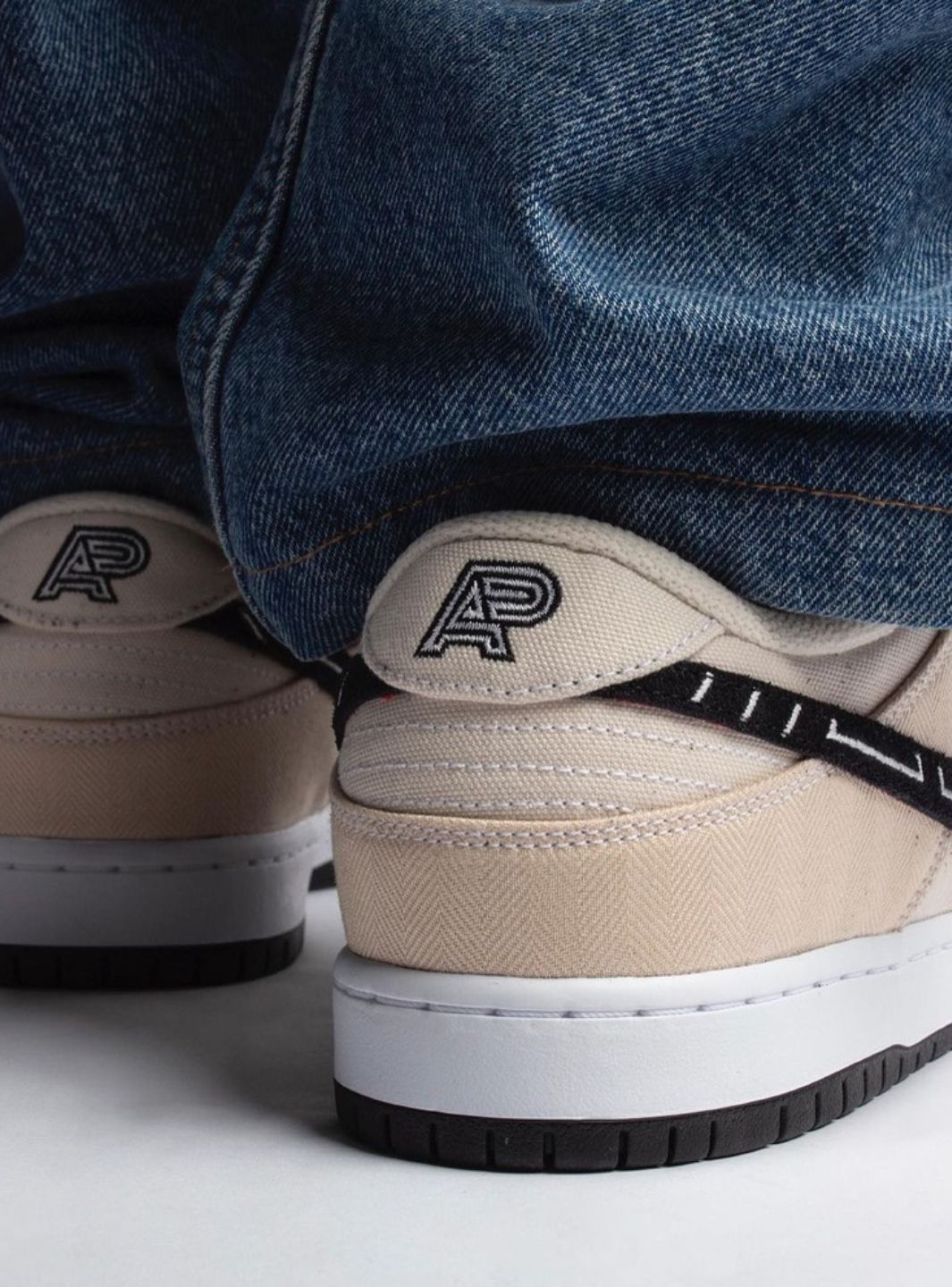 Nike SB Dunk Low Albino & Preto - FD2627-200 | ResellZone