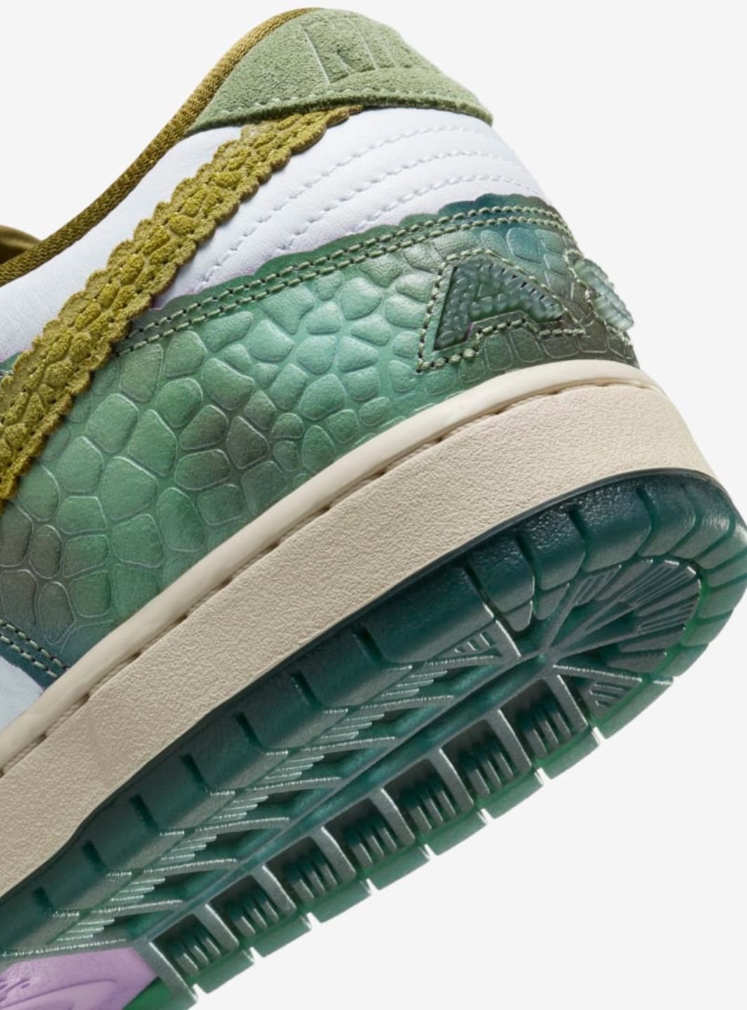 Nike SB Dunk Low Alexis Sablone Chameleon - HJ3386-300 | ResellZone