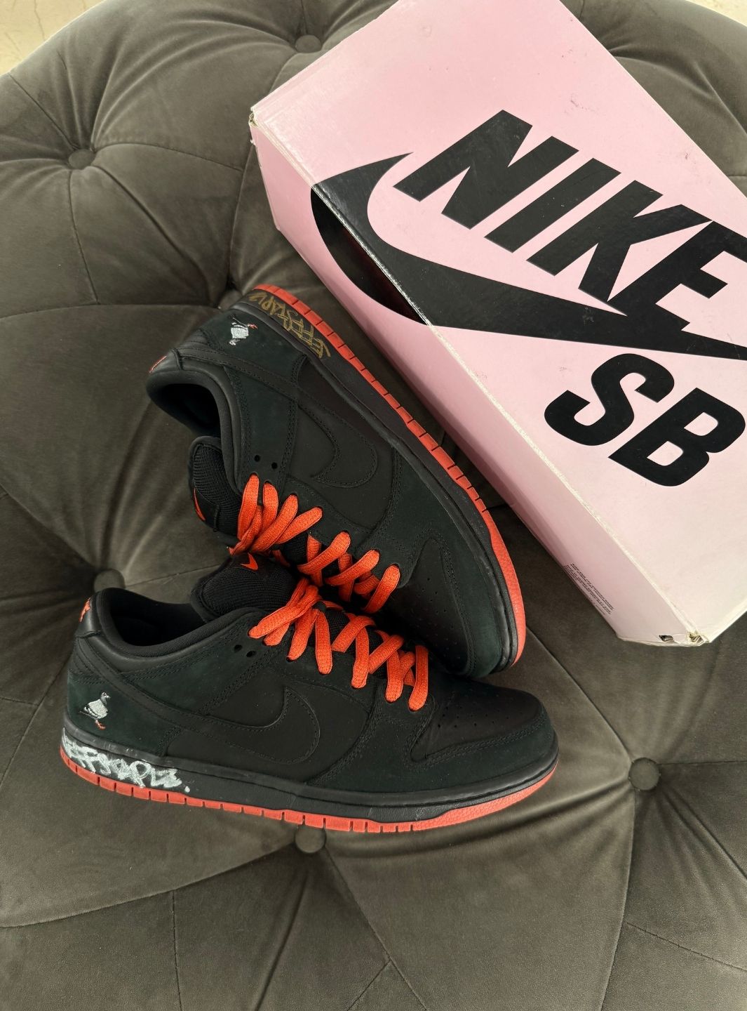 Nike SB Dunk Low Black Pigeon Signed Jeff Staple - Sneakers Usate | ResellZone