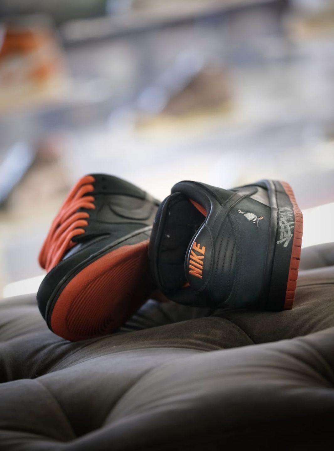 Nike SB Dunk Low Black Pigeon Signed Jeff Staple - Sneakers Usate | ResellZone