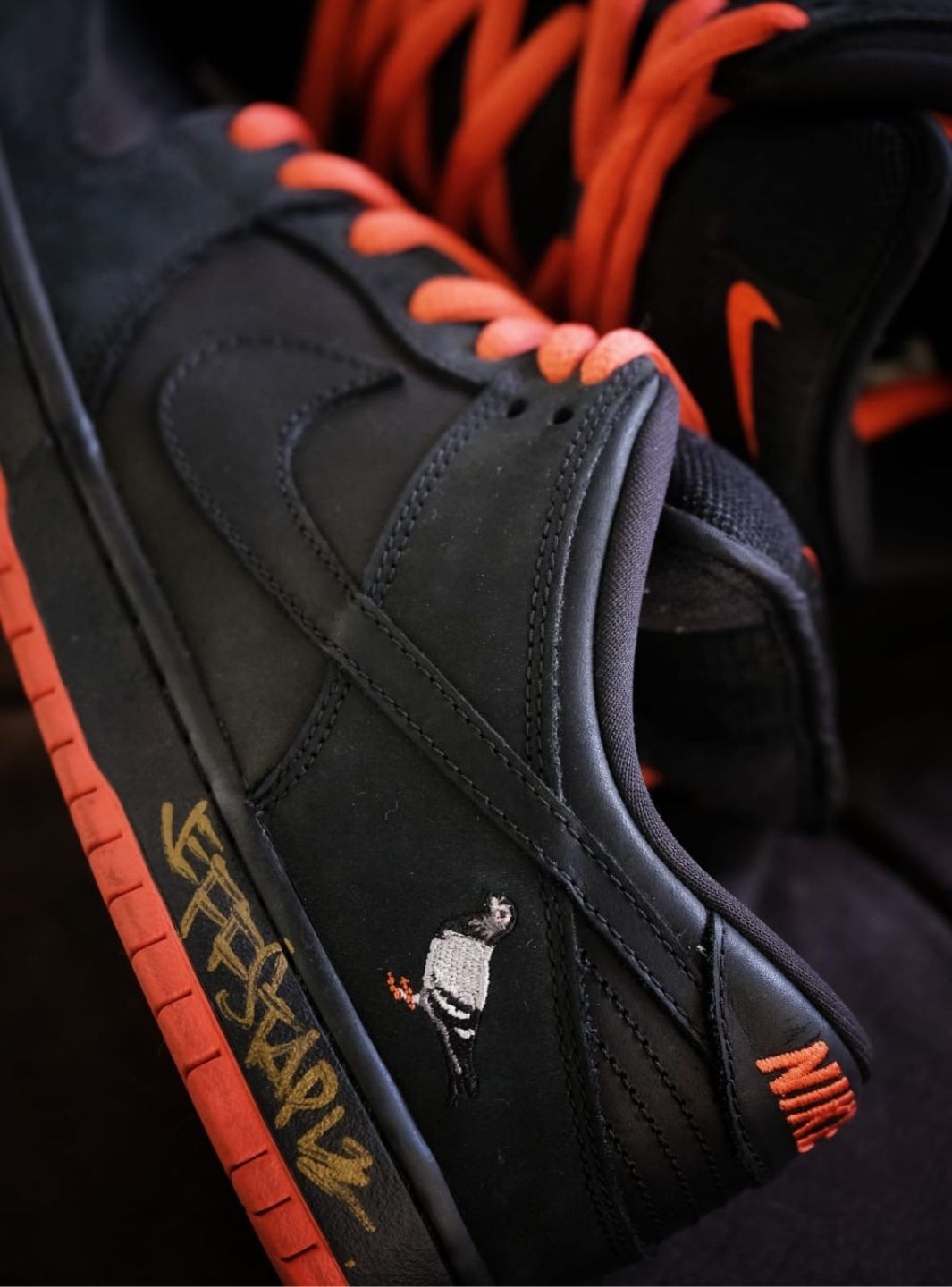 Nike SB Dunk Low Black Pigeon Signed Jeff Staple - Sneakers Usate | ResellZone