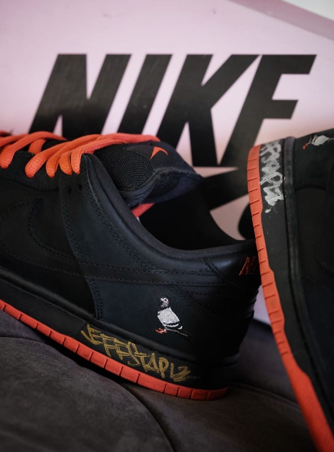 Nike SB Dunk Low Black Pigeon Signed Jeff Staple - Sneakers Usate | ResellZone