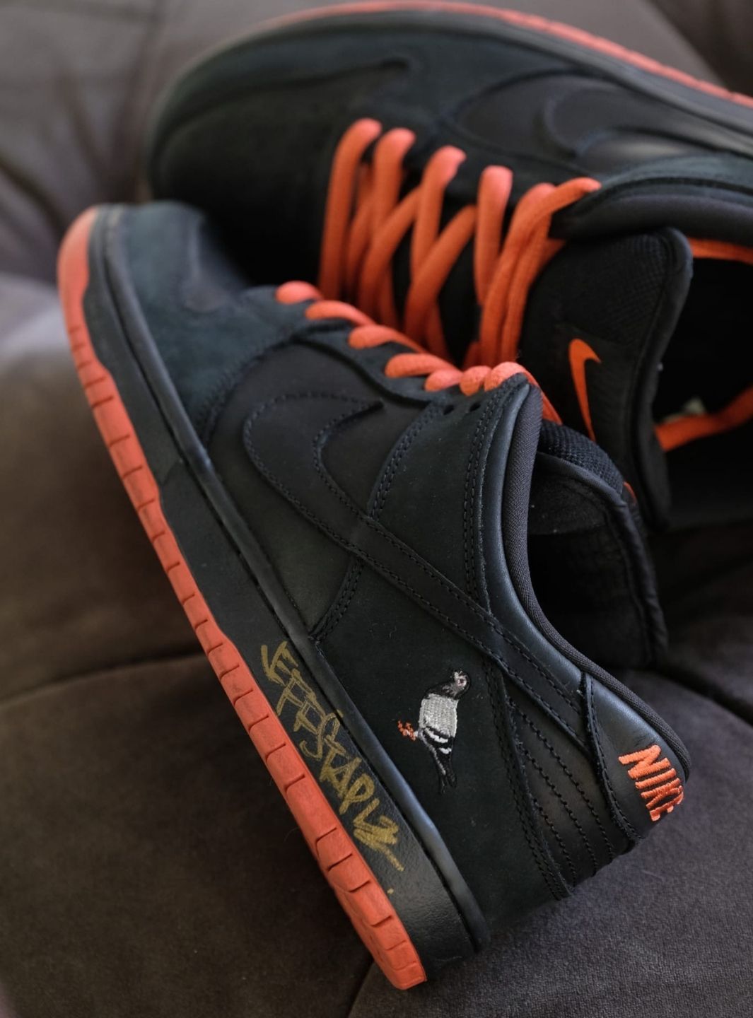 Nike SB Dunk Low Black Pigeon Signed Jeff Staple - Sneakers Usate | ResellZone