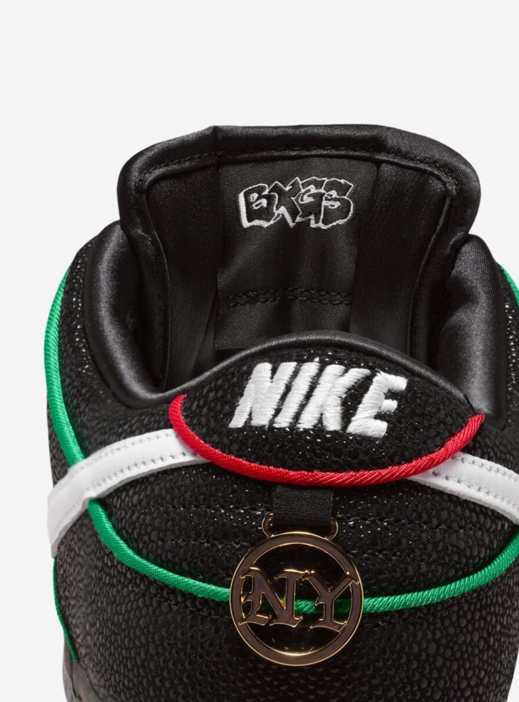 Nike SB Dunk Low Bronx Girls Skate - HV1664-001 | ResellZone