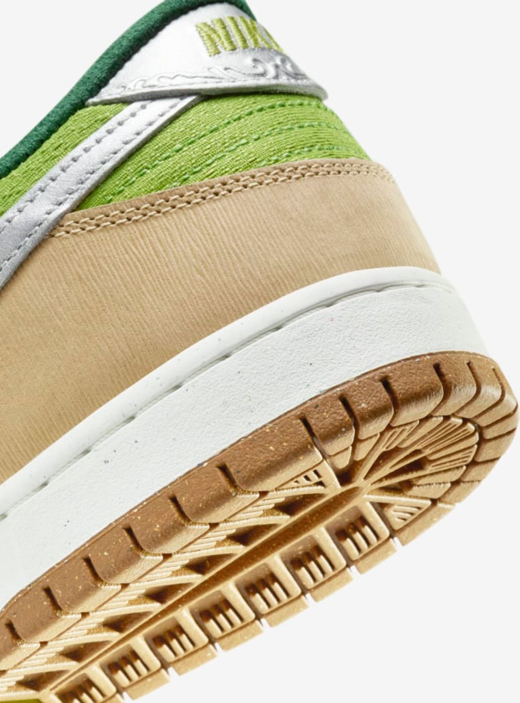 Nike SB Dunk Low Escargot - FQ7585-200 | ResellZone