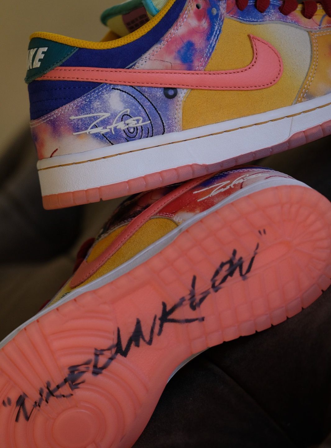 Nike SB Dunk Low Futura Laboratories Sunblush (Friends and Family) - HF6061-700 | ResellZone