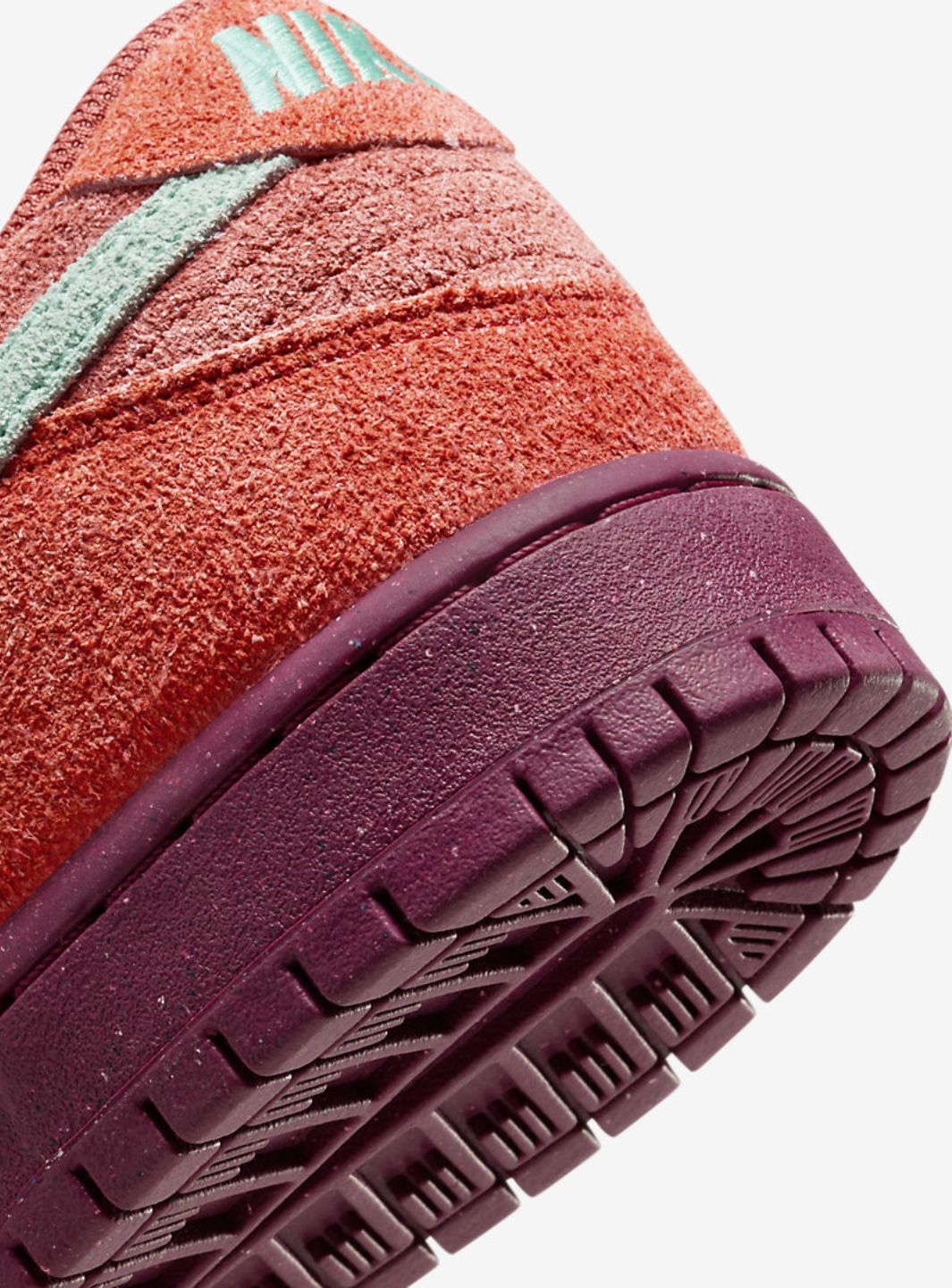 Nike SB Dunk Low Mystic Red Rosewood - DV5429-601 | ResellZone