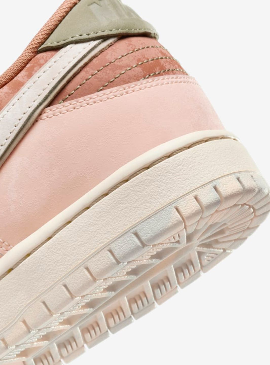 Nike SB Dunk Low Trocadéro Gardens - FV5926-200 | ResellZone