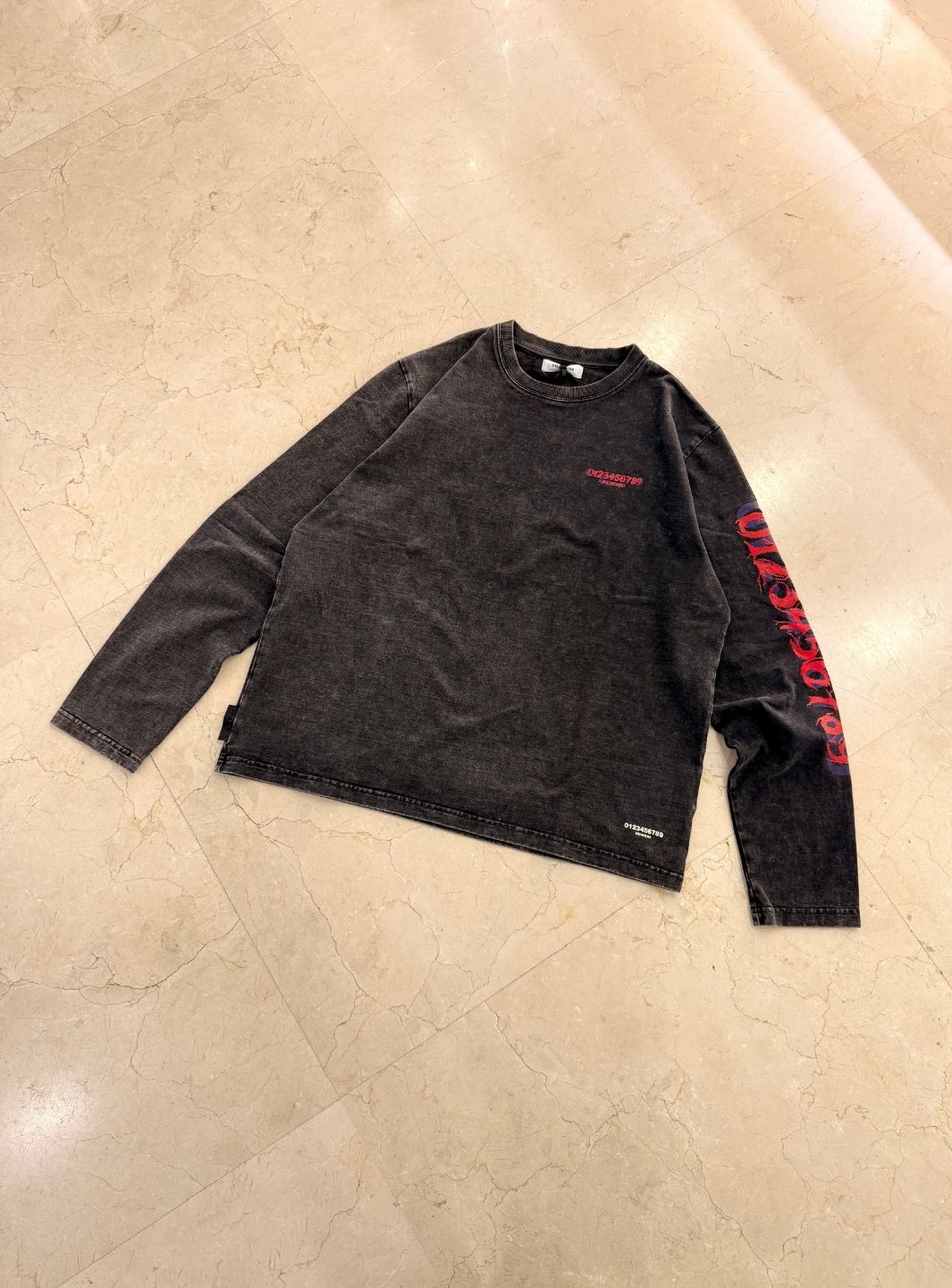 Numeri Archivio Longsleeve Washed Black Red | ResellZone