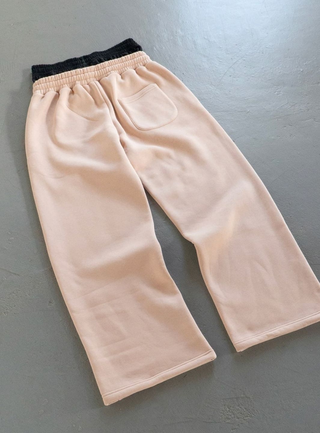 On My Way Trackboxer Cream | ResellZone