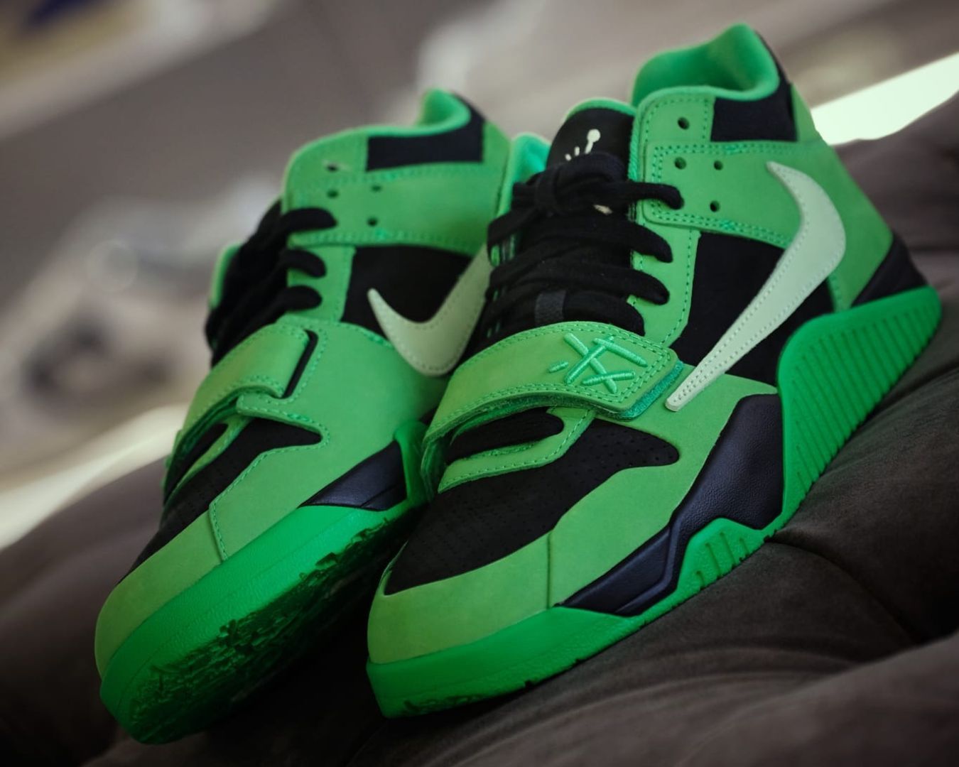 Travis Scott Jumpman Jack T-Rexx Green Spark: data di uscita e storia della sneaker | ResellZone