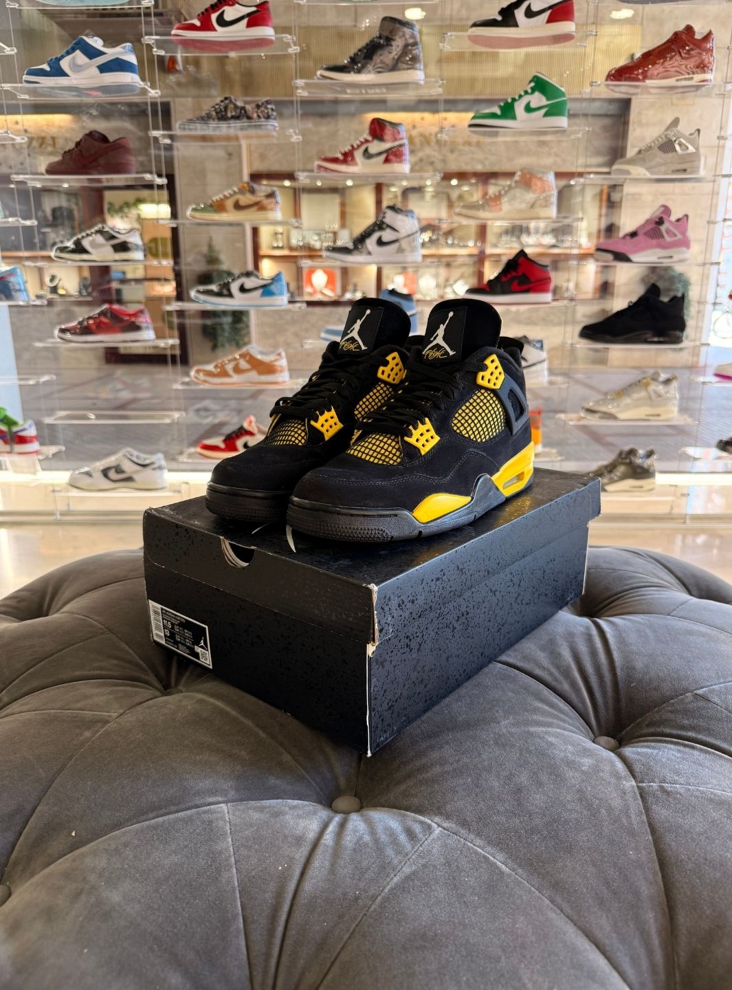 Air Jordan 4 Retro Thunder Yellow - Sneakers Usate | ResellZone