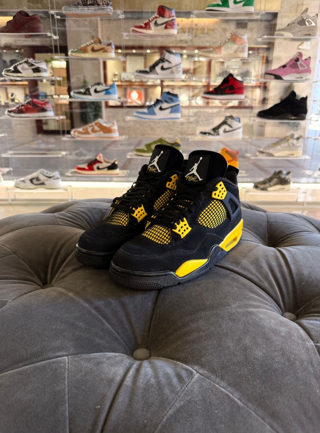 Air Jordan 4 Retro Thunder Yellow - Sneakers Usate | ResellZone