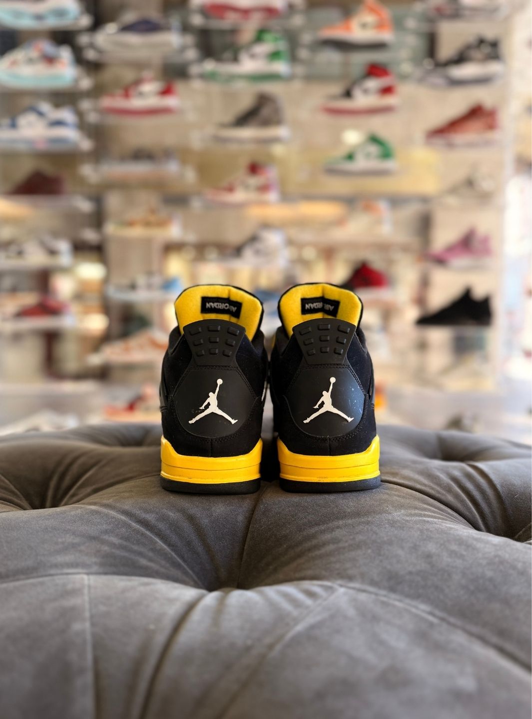 Air Jordan 4 Retro Thunder Yellow - Sneakers Usate | ResellZone