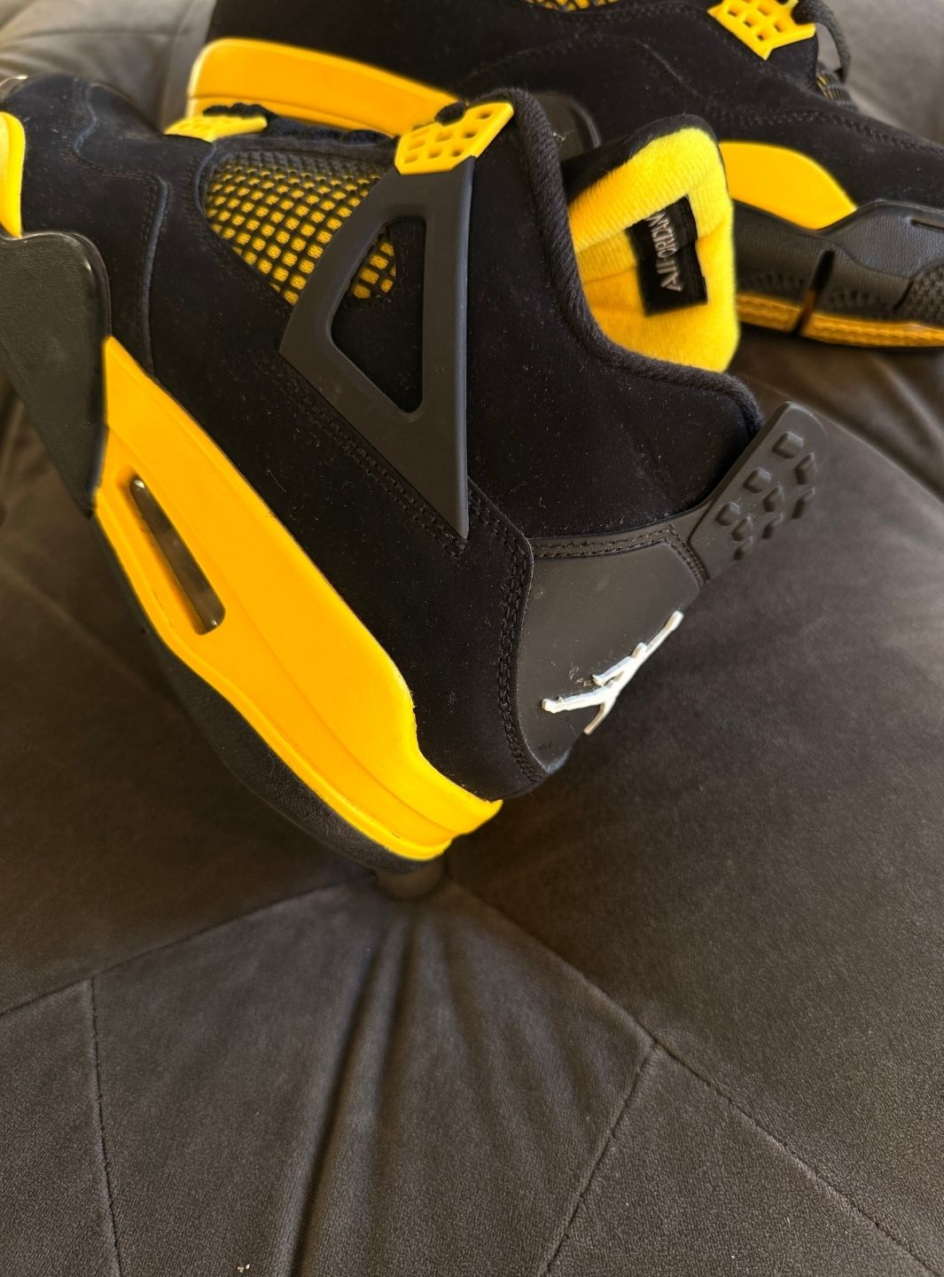 Air Jordan 4 Retro Thunder Yellow - Sneakers Usate | ResellZone
