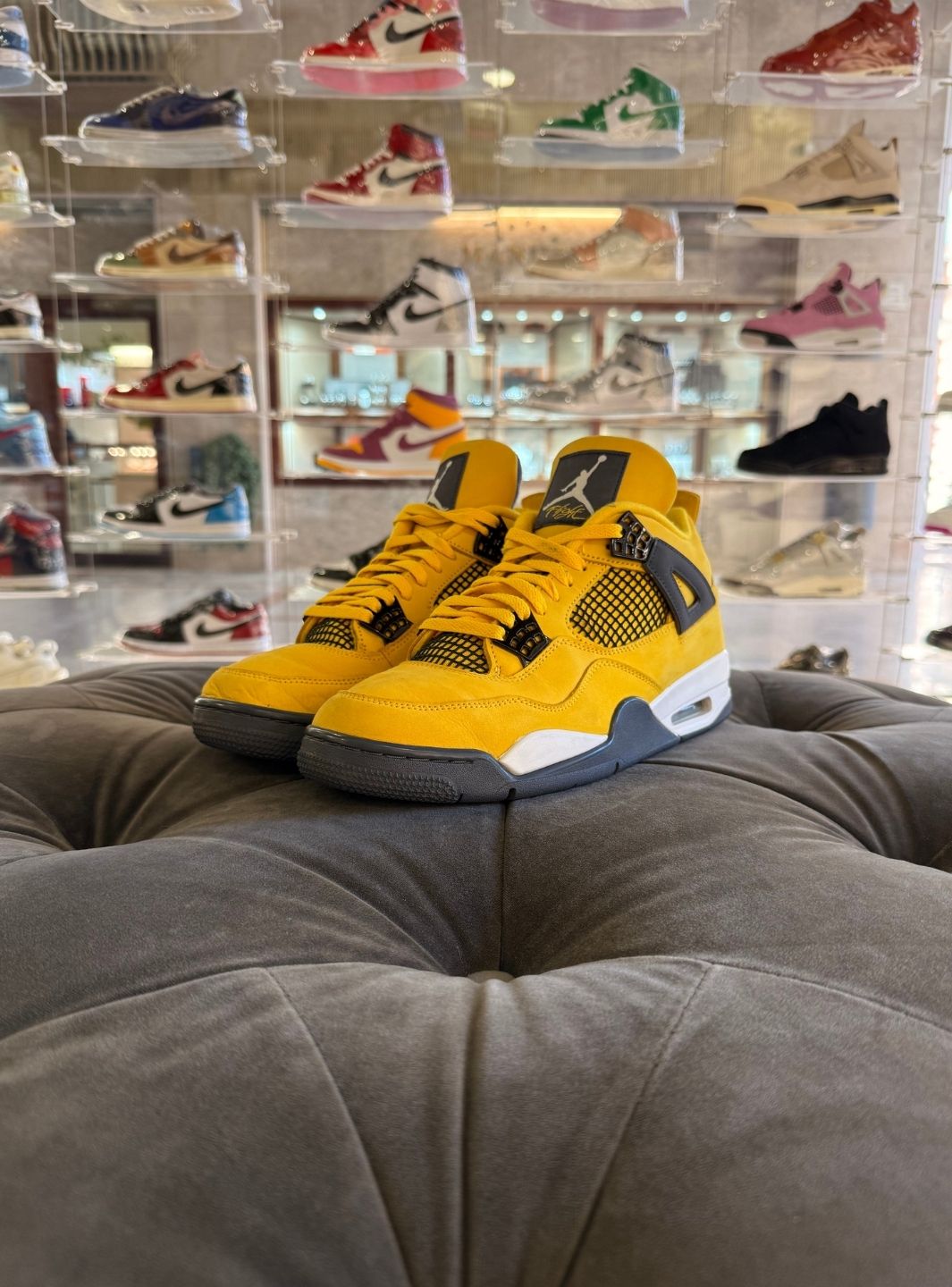 Air Jordan 4 Retro Lightning (2021) - Usato 9/10