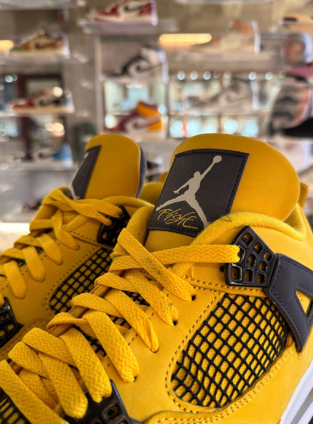 Air Jordan 4 Retro Lightning (2021) - Usato 9/10