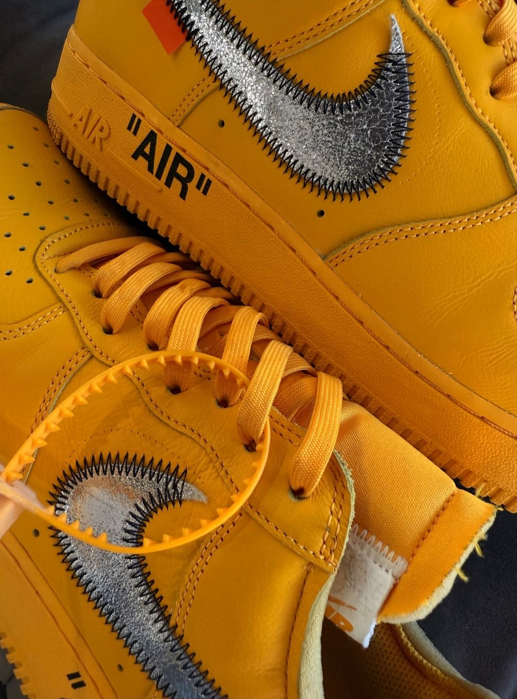 Nike Air Force 1 Low Off-White ICA University Gold - Usato 9.5/10