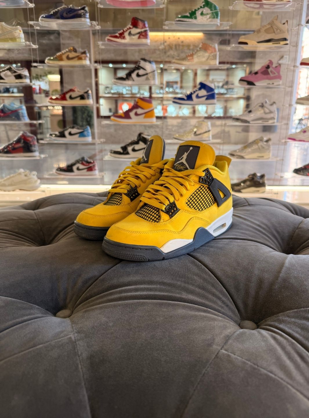 Air Jordan 4 Retro Lightning (2021) - Usato 8.5/10