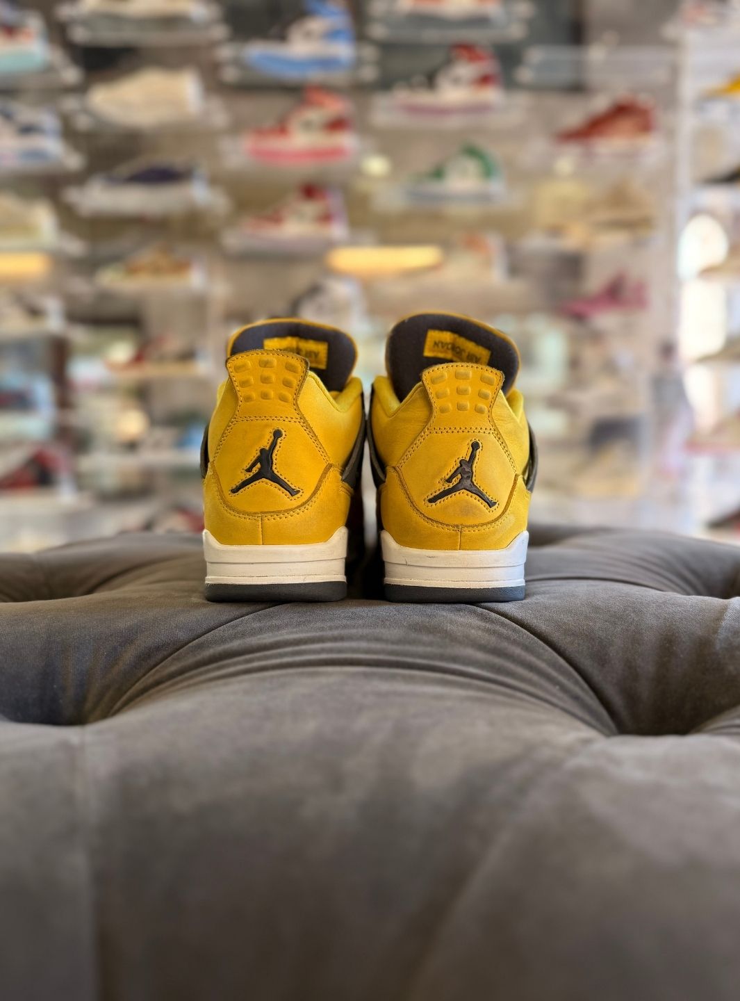 Air Jordan 4 Retro Lightning (2021) - Usato 8.5/10