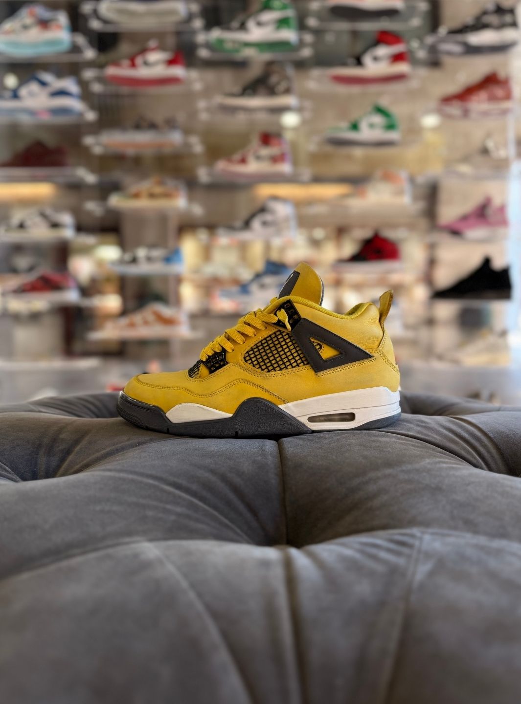 Air Jordan 4 Retro Lightning (2021) - Sneakers Usate | ResellZone