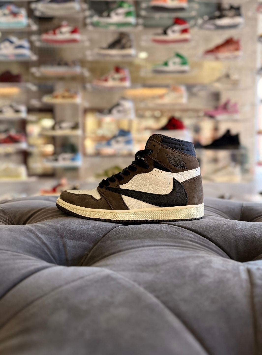 Air Jordan 1 Retro High OG SP Travis Scott Mocha - Sneakers Usate | ResellZone
