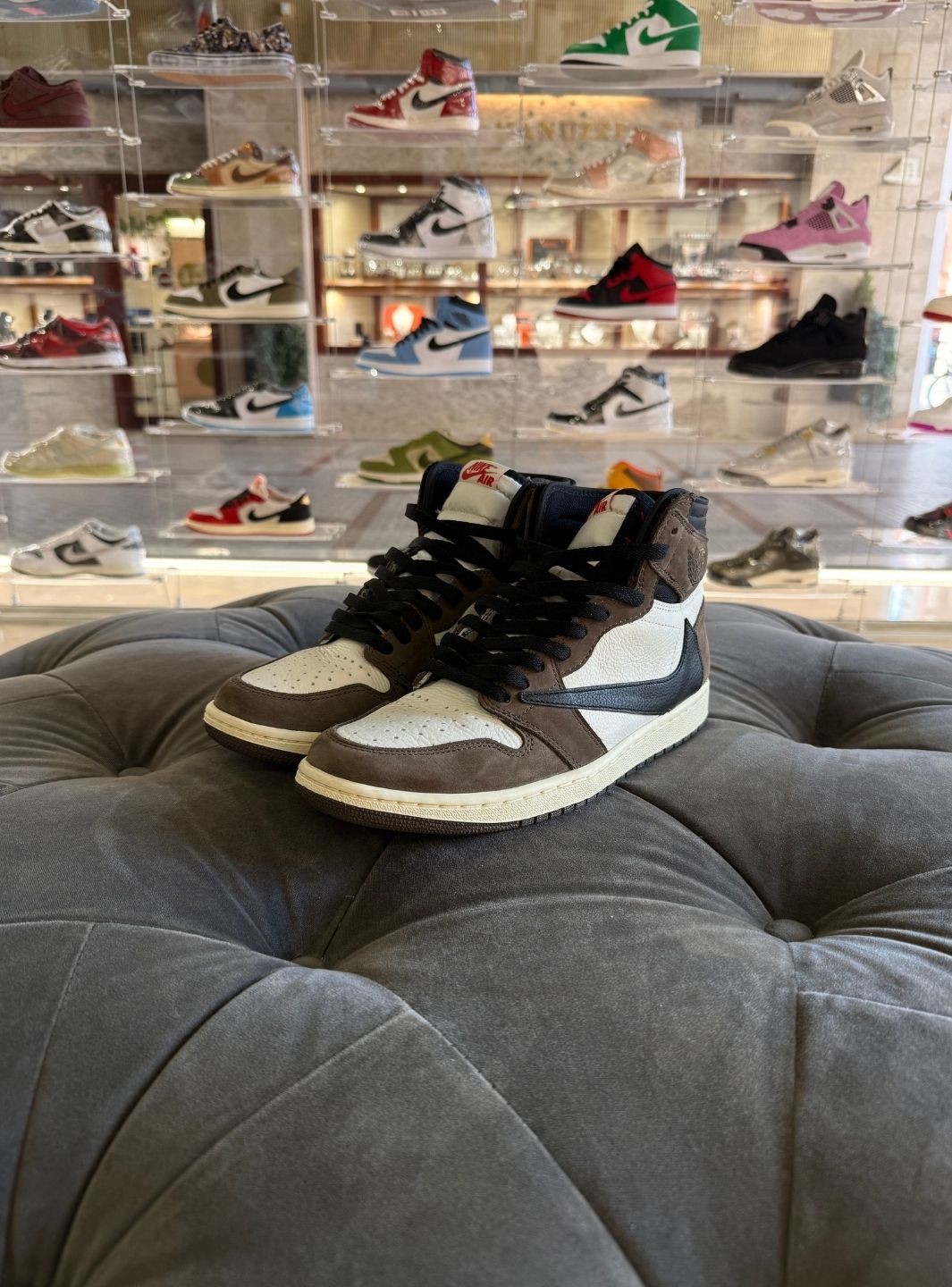 Air Jordan 1 Retro High OG SP Travis Scott Mocha - Sneakers Usate | ResellZone