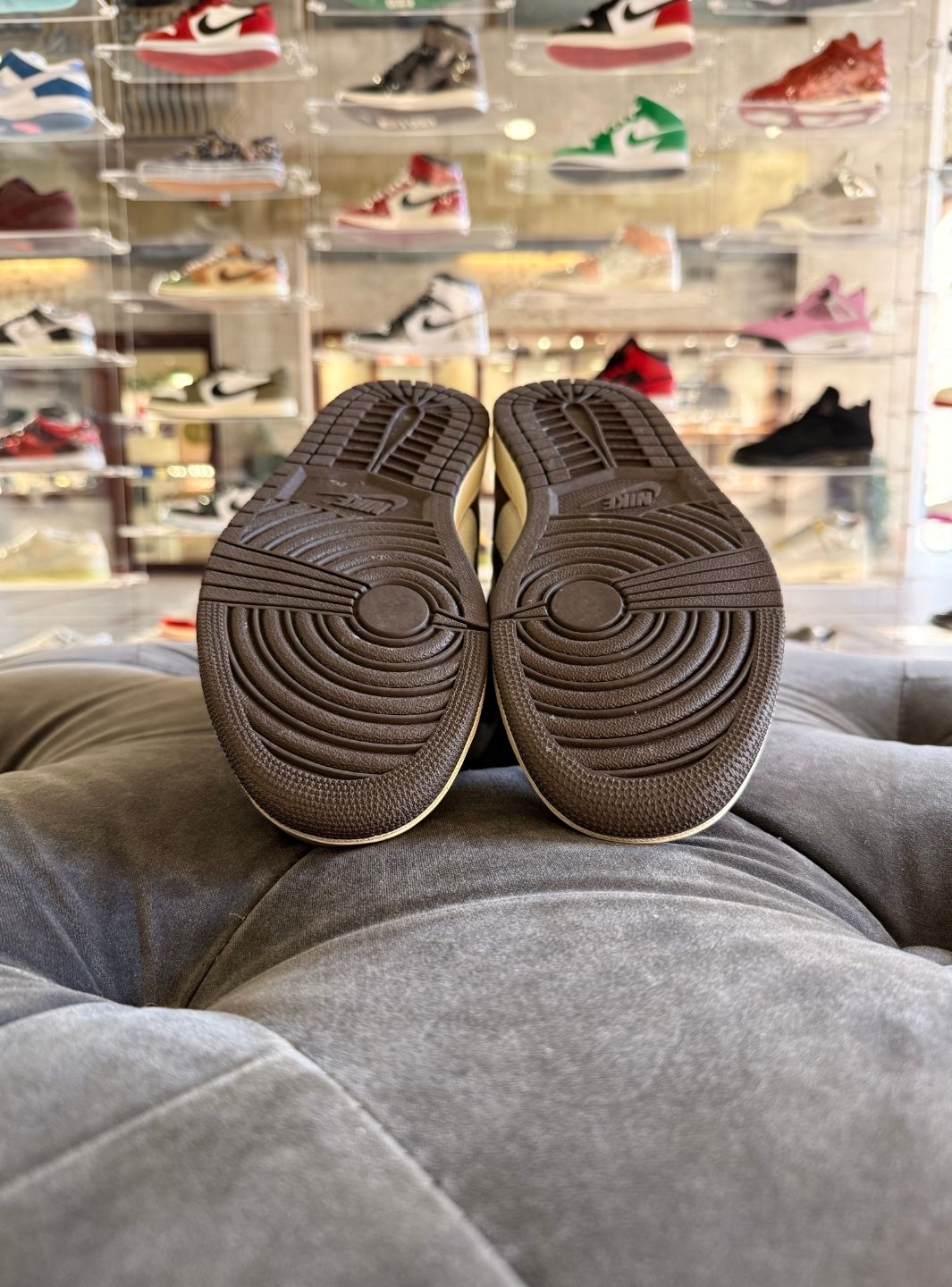 Air Jordan 1 Retro High OG SP Travis Scott Mocha - Sneakers Usate | ResellZone