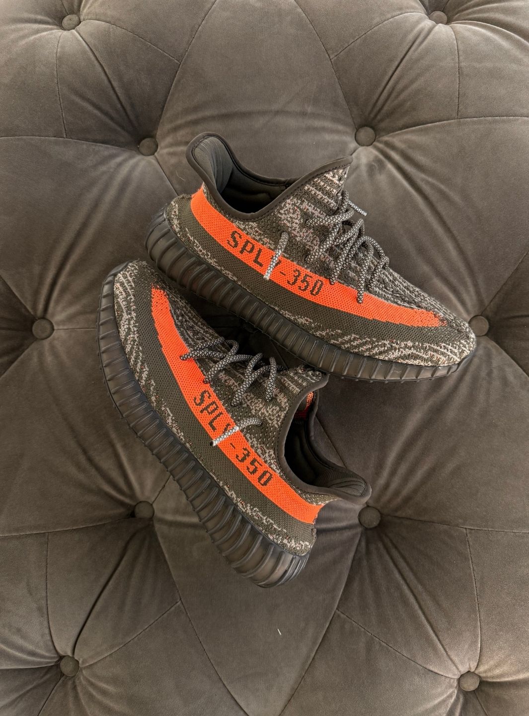 Adidas Yeezy Boost 350 V2 Carbon Beluga - Sneakers Usate | ResellZone