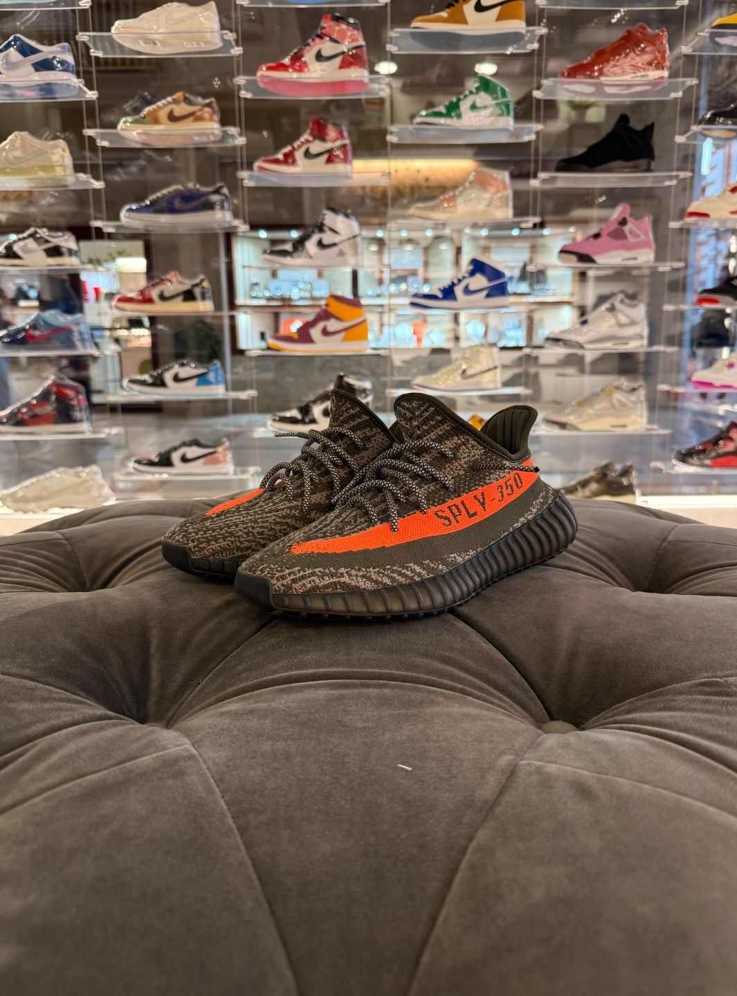 Adidas Yeezy Boost 350 V2 Carbon Beluga - Sneakers Usate | ResellZone