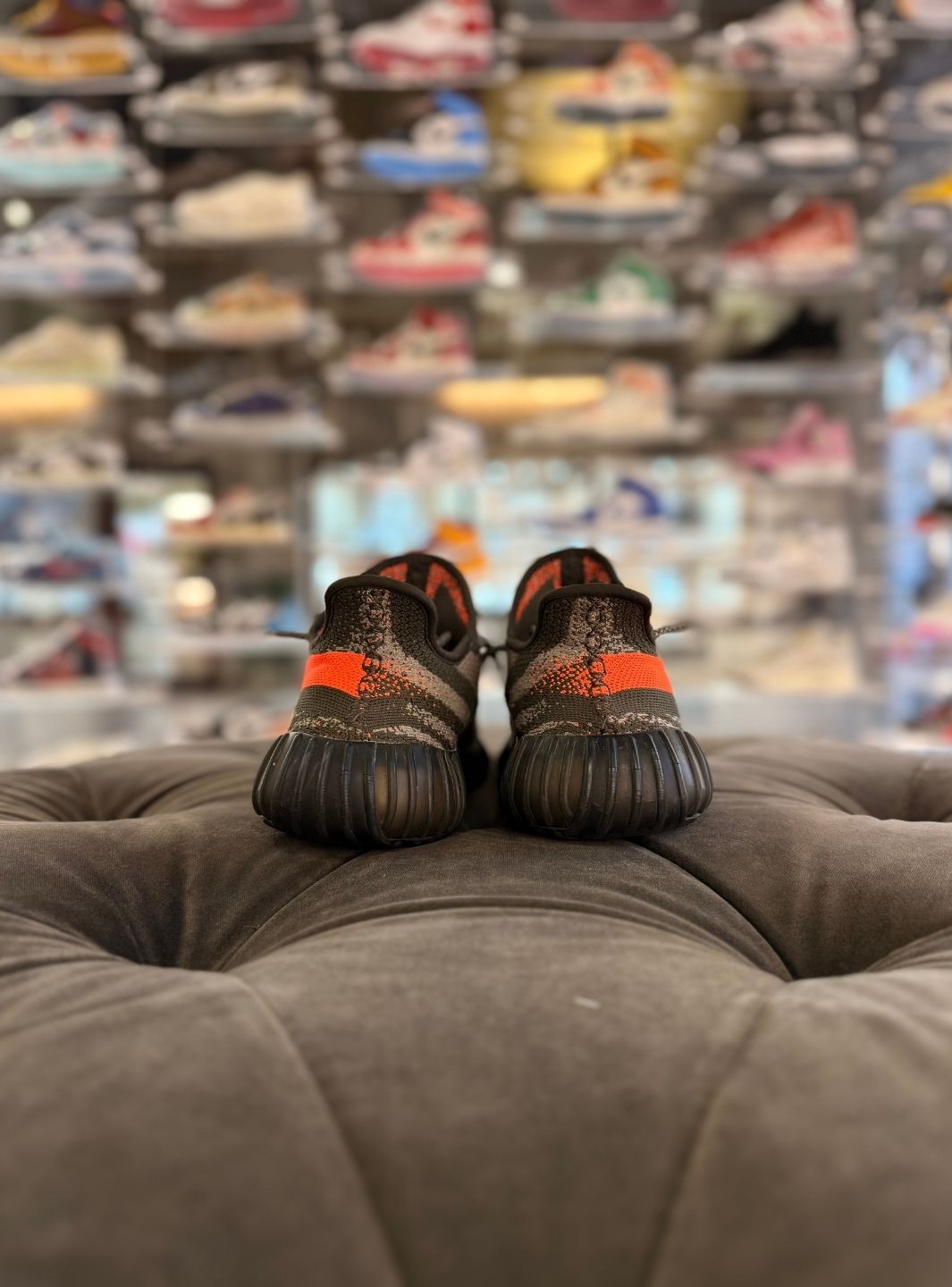 Adidas Yeezy Boost 350 V2 Carbon Beluga - Sneakers Usate | ResellZone
