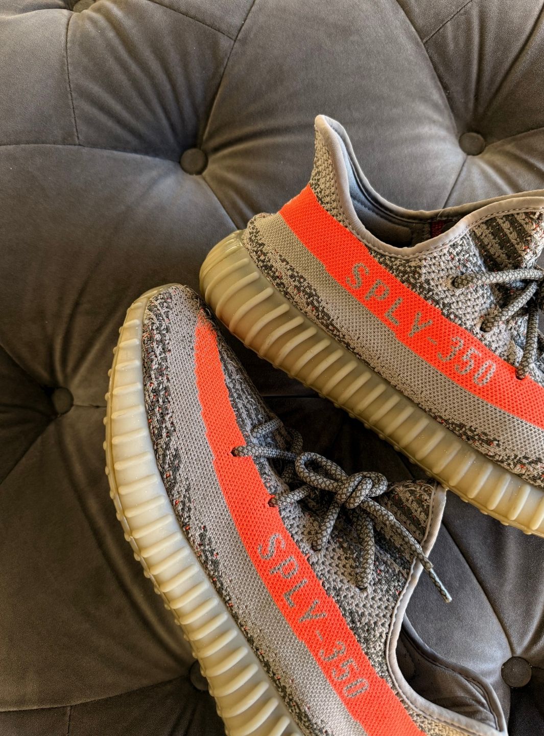 Adidas Yeezy Boost 350 V2 Carbon Beluga - Sneakers Usate | ResellZone