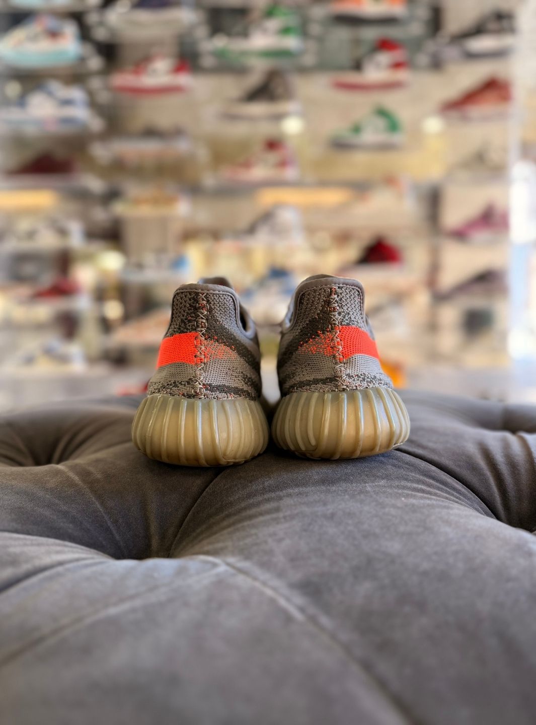 Adidas Yeezy Boost 350 V2 Carbon Beluga - Sneakers Usate | ResellZone