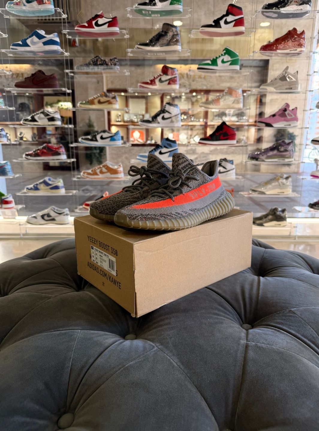 Adidas Yeezy Boost 350 V2 Carbon Beluga - Sneakers Usate | ResellZone