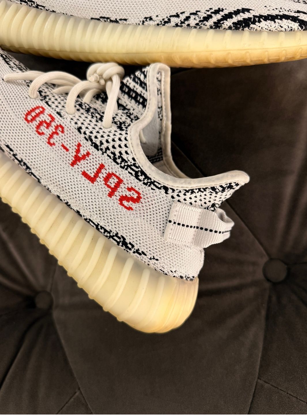 Adidas Yeezy Boost 350 V2 Zebra - Sneakers Usate | ResellZone