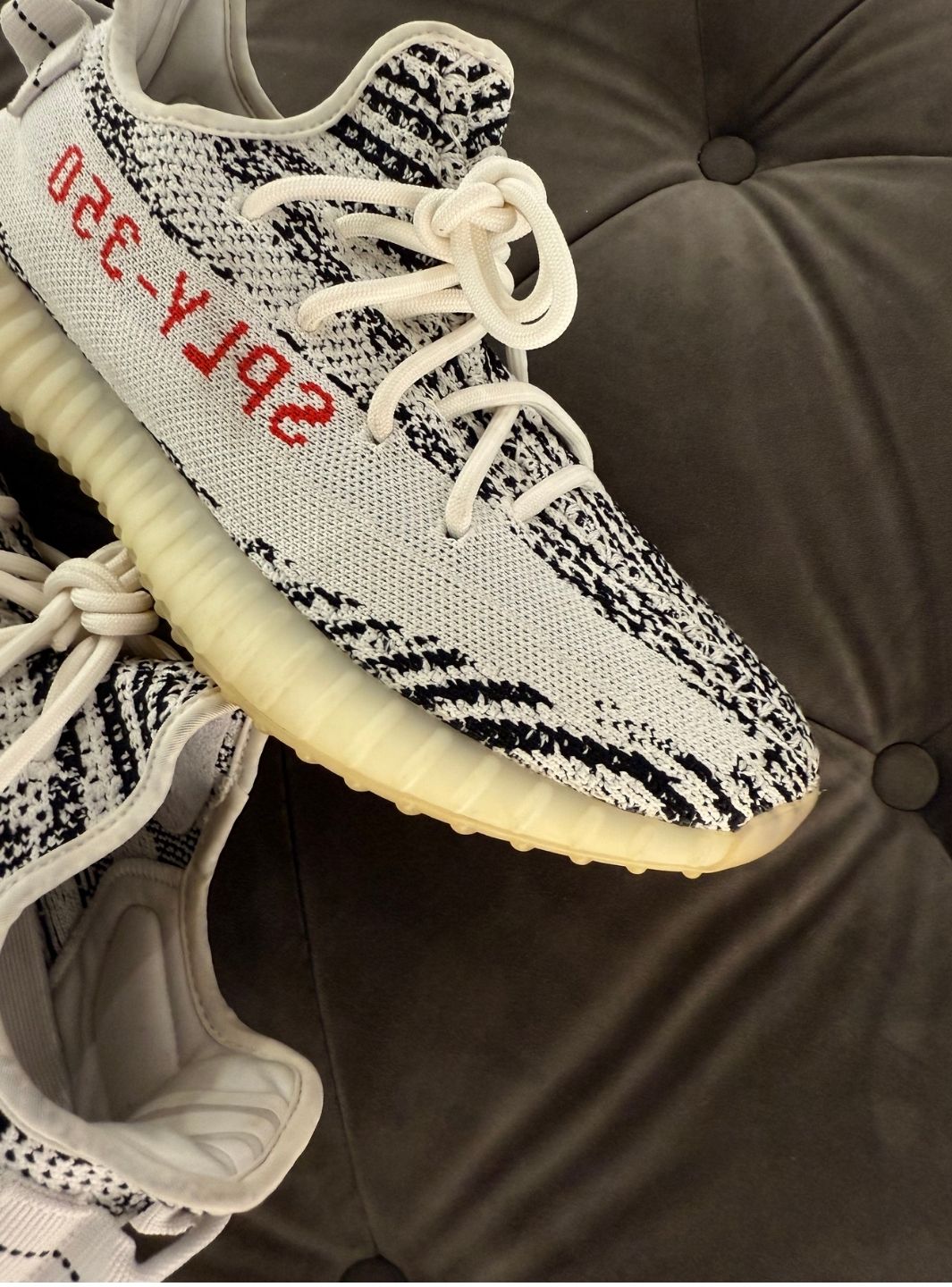 Adidas Yeezy Boost 350 V2 Zebra - Sneakers Usate | ResellZone