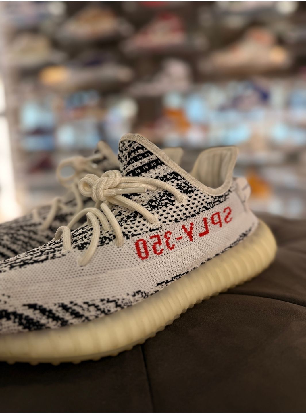Adidas Yeezy Boost 350 V2 Zebra - Sneakers Usate | ResellZone