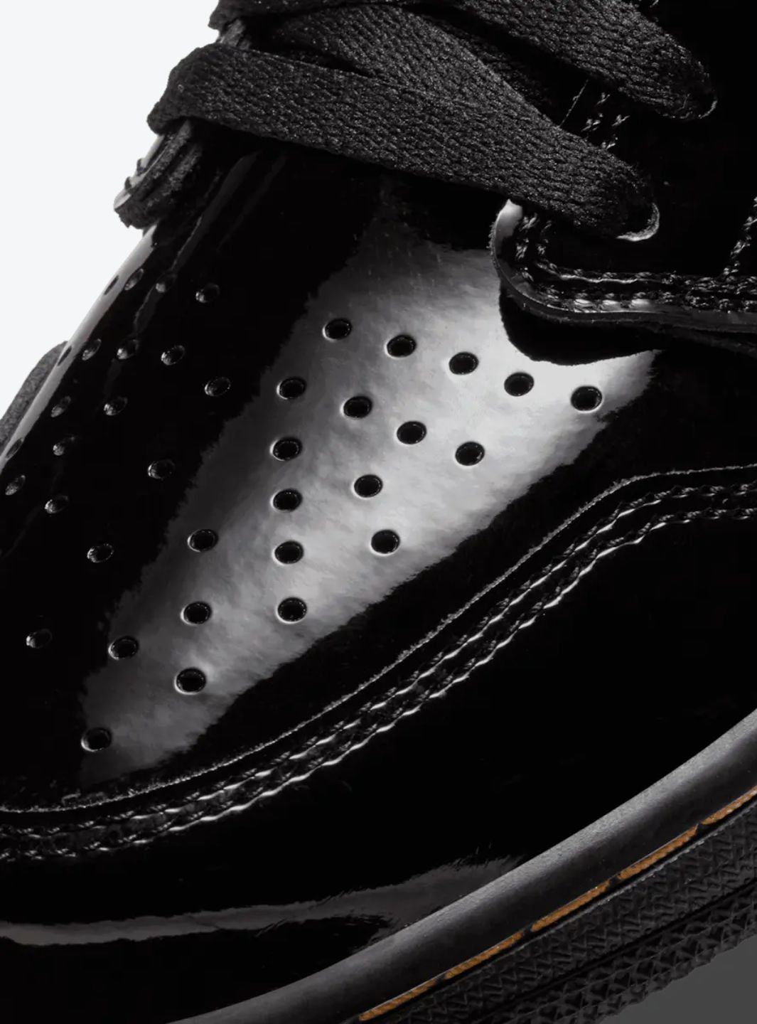 Air Jordan 1 Retro High Black Metallic Gold (2020) - 555088-032 | ResellZone