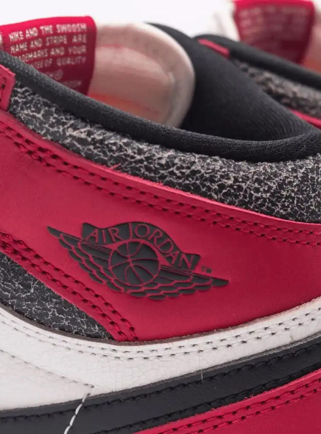 Air Jordan Retro High OG Chicago Lost And Found DZ5485-612